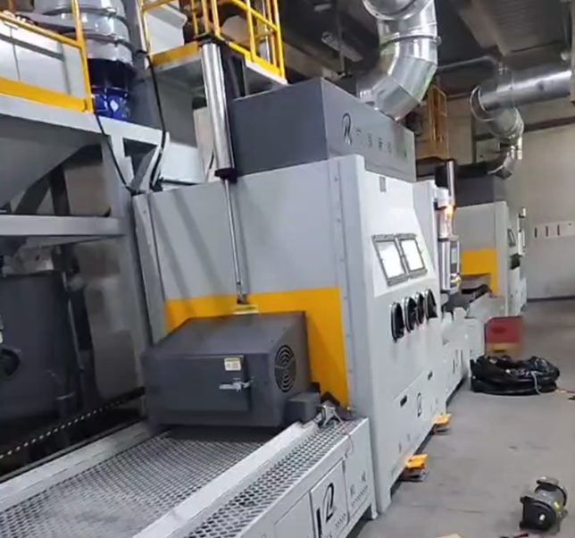 阿勒泰抛丸机 vs 喷砂机:工业清理该怎么选?